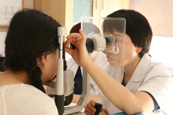 醫(yī)德醫(yī)風(fēng) | 愛(ài)爾眼科張巖：在傳承醫(yī)者精神、創(chuàng)新診療技術(shù)的道路上步履不停