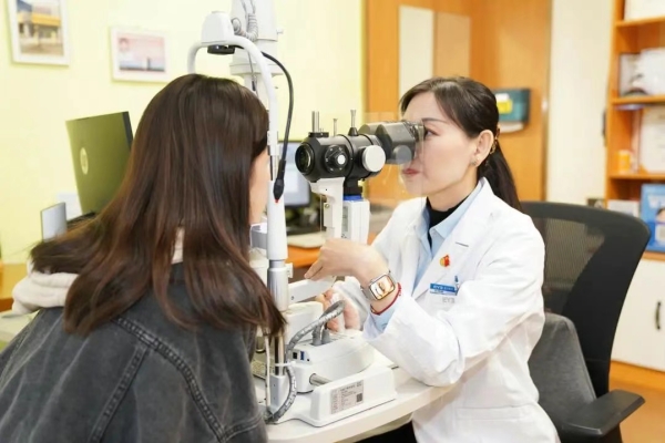 醫(yī)德醫(yī)風(fēng)｜愛(ài)爾眼科張曉曉：“醫(yī)路”堅(jiān)守，以真心換真情